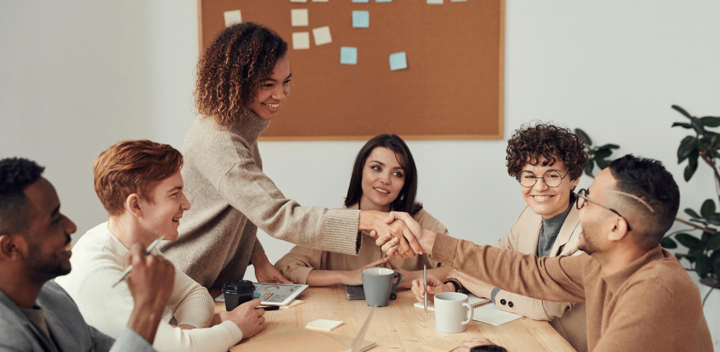 Equipe profissional da NEXI em reunião estratégica